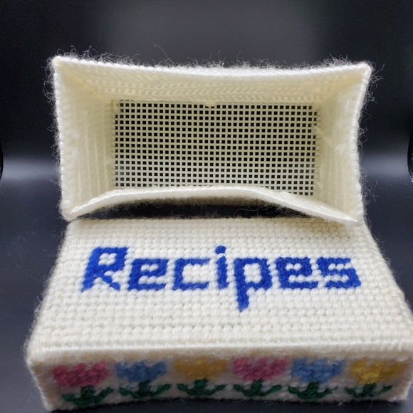 Handmade Plastic Canvas Recipes Box White With Yellow Blue Pink Flowers Adorable - Picture 8 of 8